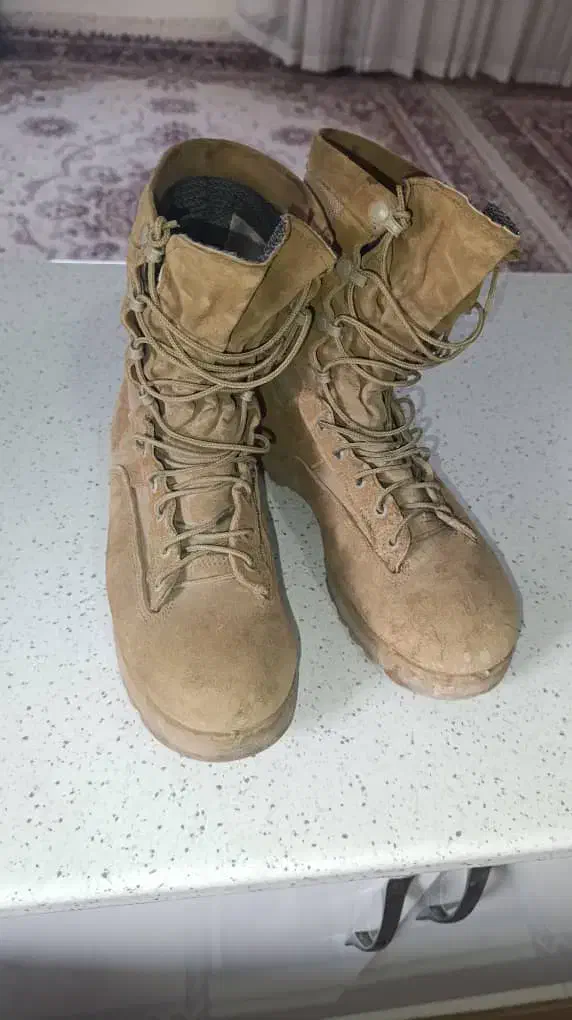 پوتین ویبرام  شماره ۴۲  اصلی|کیف، کفش، کمربند|شوشتر, |دیوار