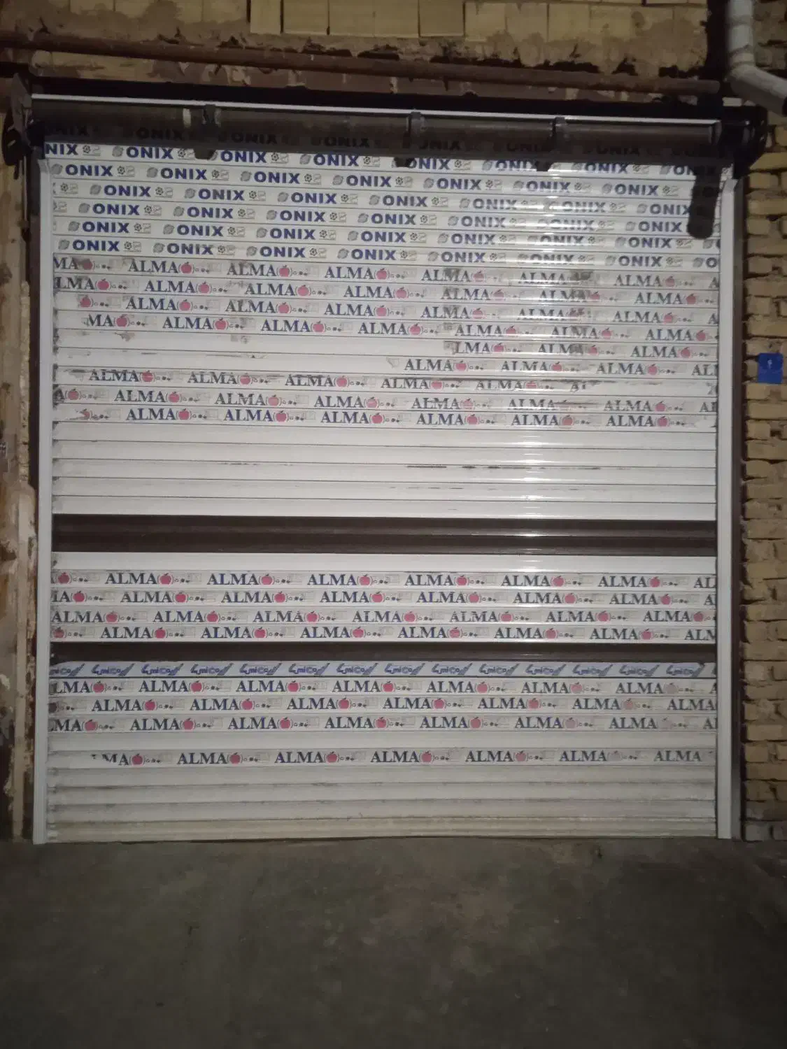 کرکره برقی اندازه سه در سه و هفتاد میباشد|فروشگاه و مغازه|لالجین, |دیوار