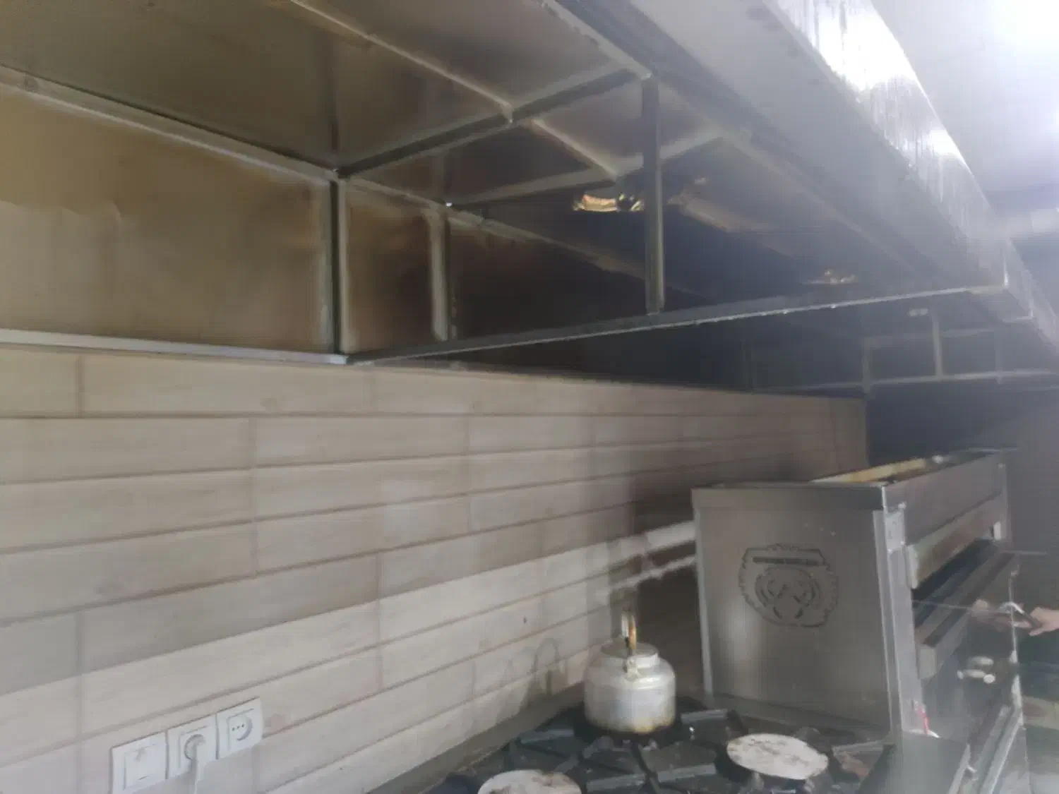 سانترفیوز ۳ اسب تکفاز، لوله اسپیرال، هود|کافی‌شاپ و رستوران|قیروکارزین, |دیوار