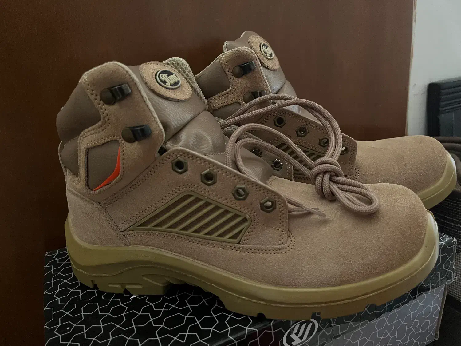 بوت نظامی|کیف، کفش، کمربند|تهران, خلیج فارس|دیوار