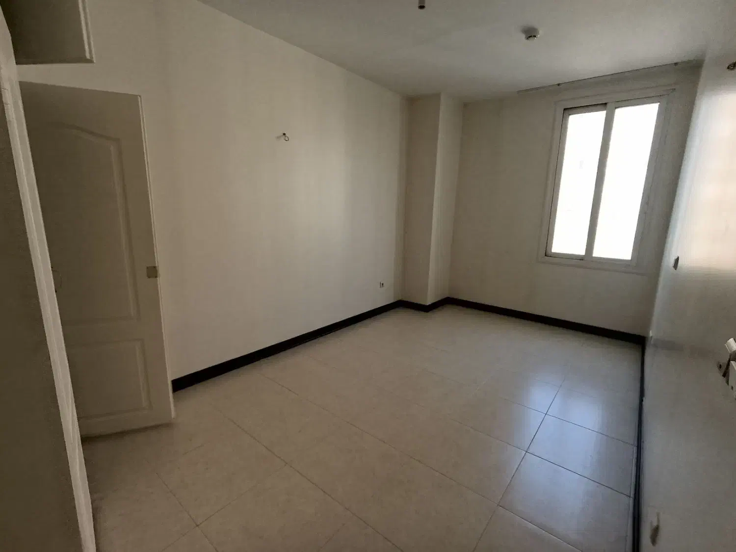 اجاره سه خواب 135 متری میدان دریاچه