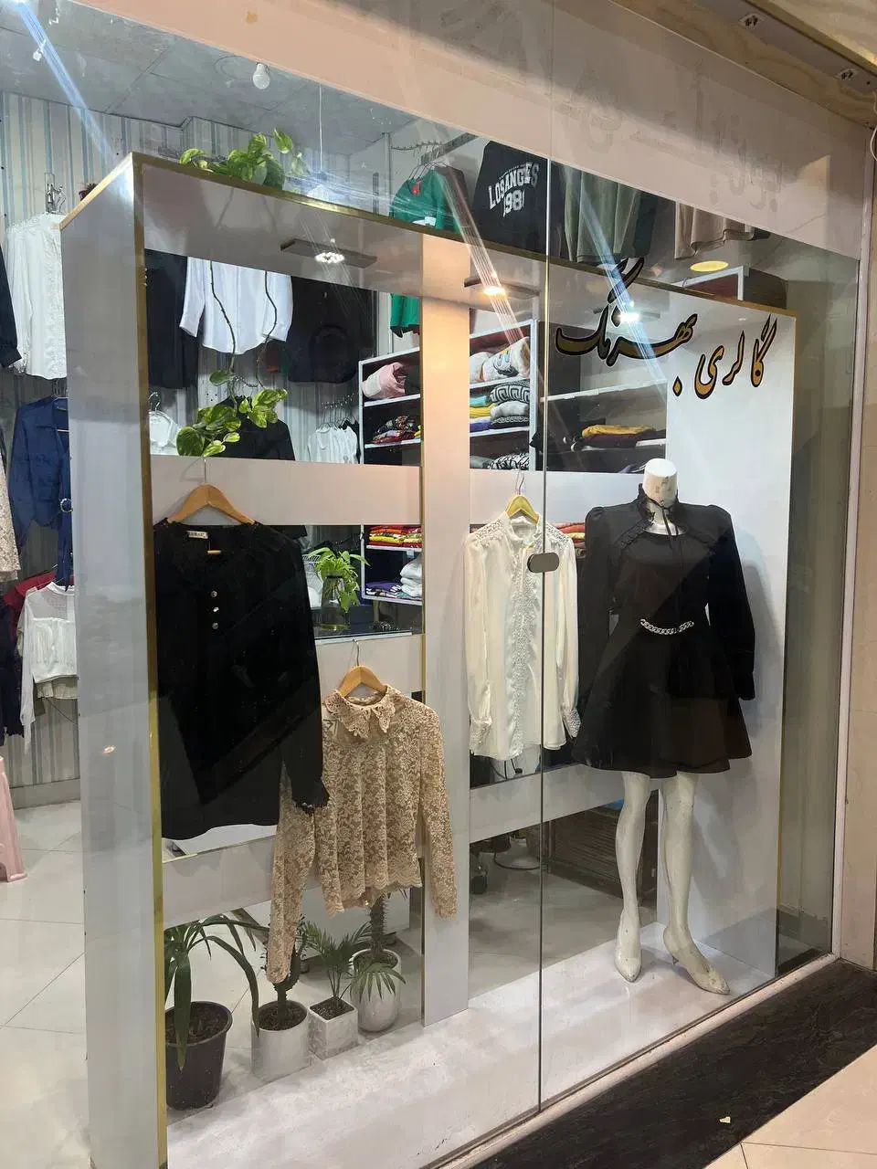 ویترین ۲در۲. قیمت۲۵۰۰هزارتومان|فروشگاه و مغازه|شیروان (خراسان), |دیوار