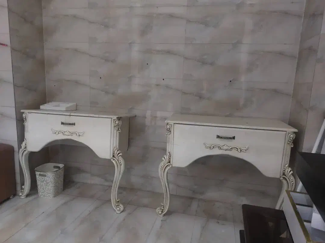 میز کاشت ناخن و آیینه کنسول|آرایشگاه و سالنهای زیبایی|فردوسیه, |دیوار