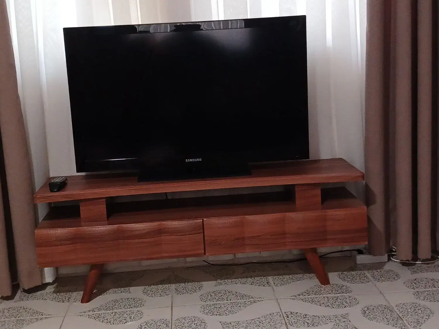 تلویزیون ال  سی دی ۴۰ اینچ سامسونگ|تلویزیون و پروژکتور|الیگودرز, |دیوار