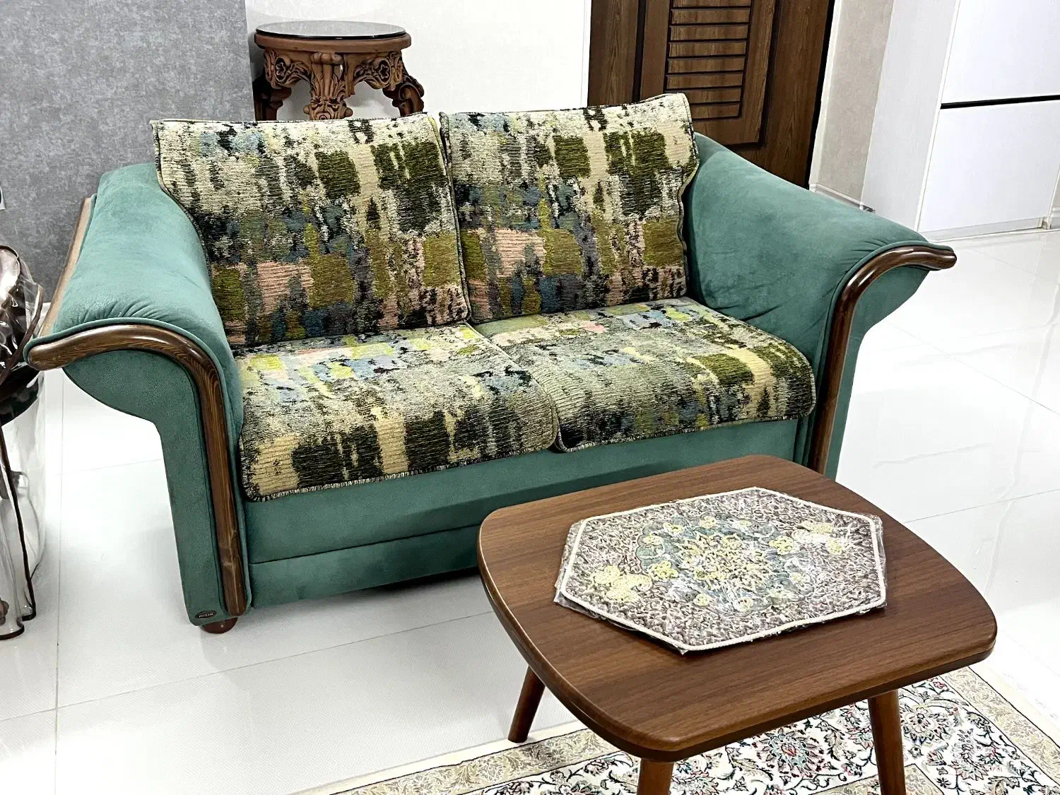 نیم ست مبل راحتی|مبلمان خانگی و میز عسلی|اصفهان, خانه اصفهان|دیوار