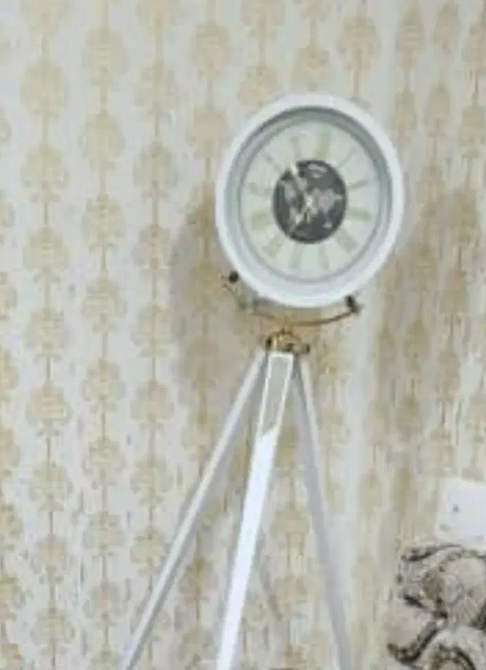 ساعت ایستاده در حد نو بدون هیچ زدگی یا شکستگی|ساعت دیواری و تزئینی|اهواز, کمپلو جنوبی|دیوار