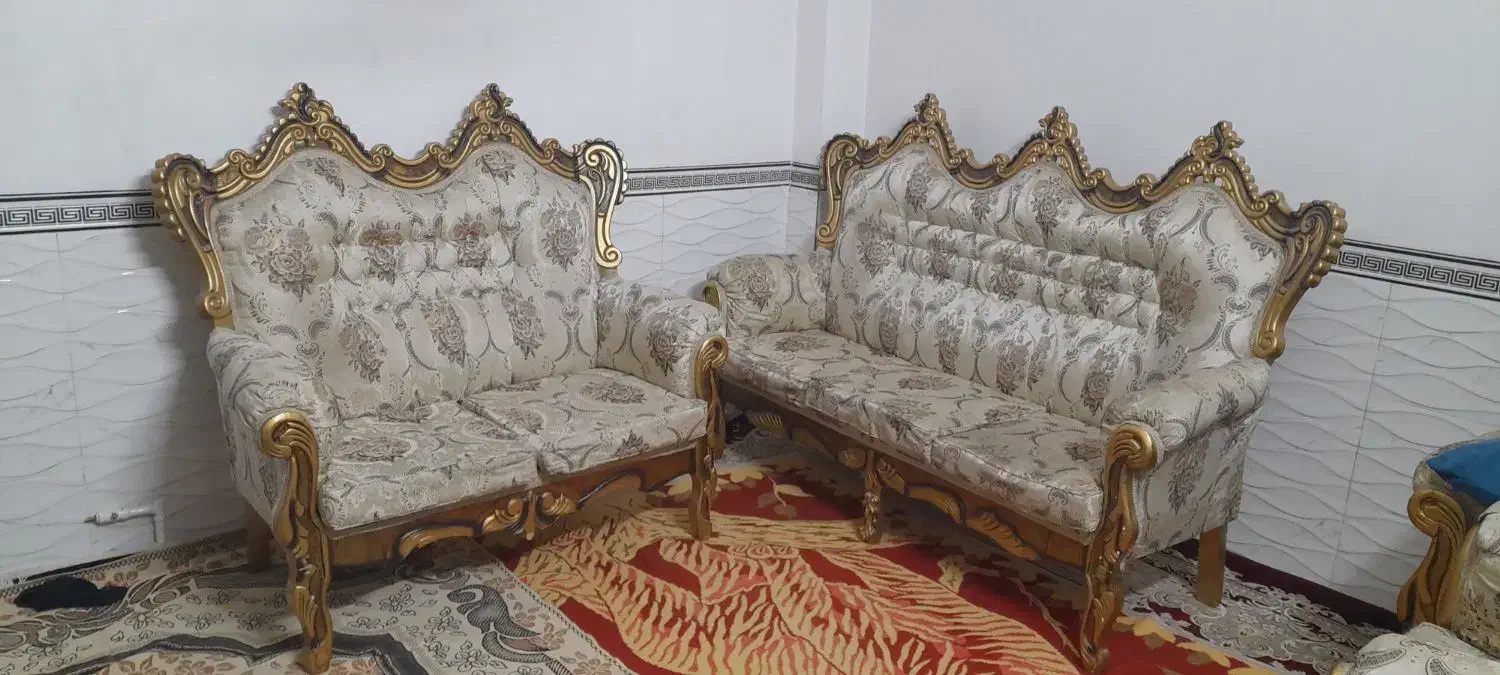 مبل استیل ۷نفره رنگ کرمی چوب طلایی|مبلمان خانگی و میز عسلی|ری, دولت‌آباد|دیوار