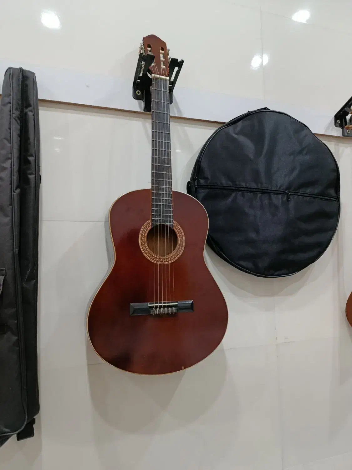 گیتار|گیتار، بیس، امپلیفایر|ایوان, |دیوار