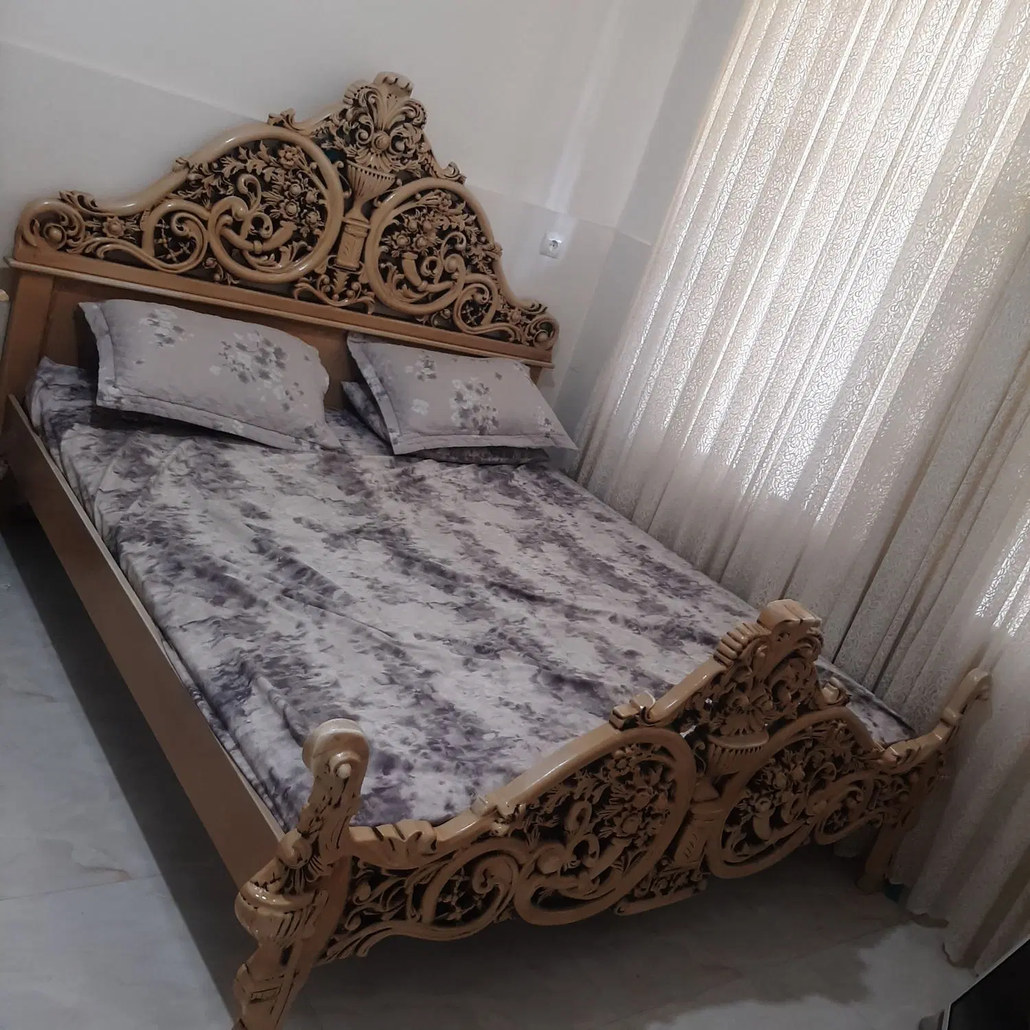 تخت به همراه دوعدد پاتختی وآینه ودراوربزرگ،تشک|تخت و سرویس خواب|تهران, فرودگاه مهرآباد|دیوار