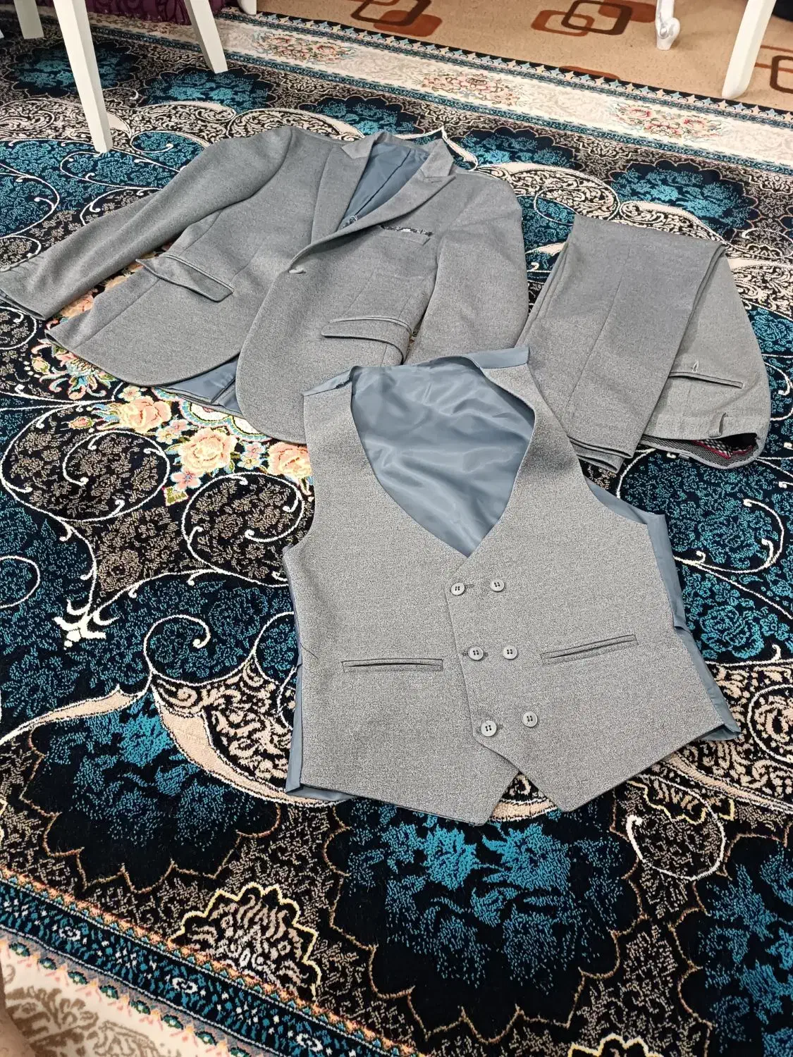 کت و شلوار|لباس|سلماس, |دیوار