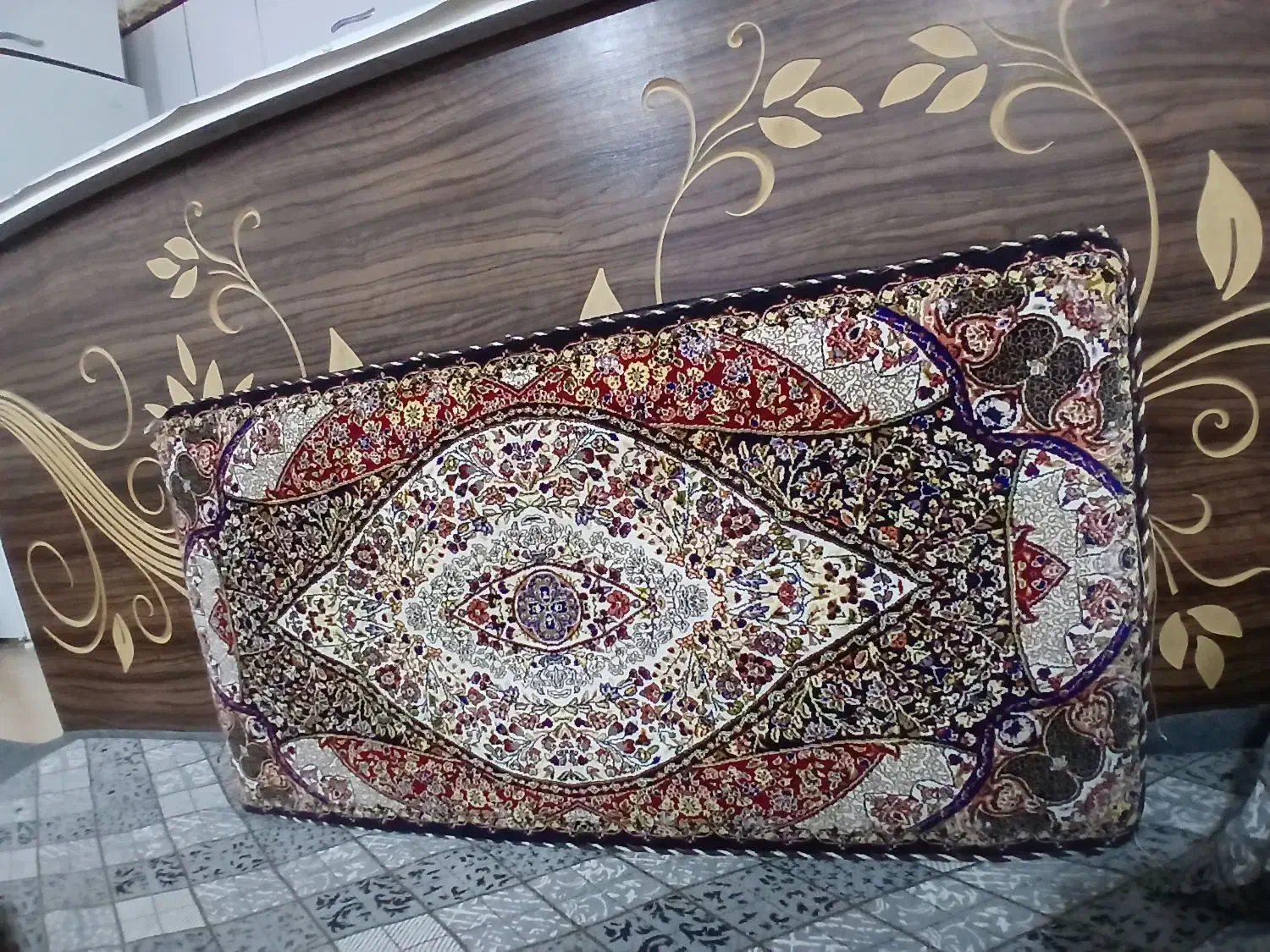 پشتی فرش|پشتی|قم, ولیعصر|دیوار