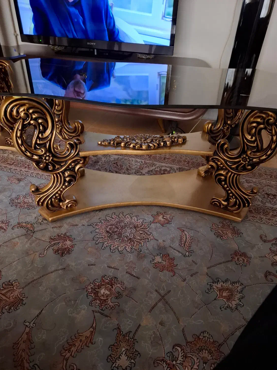 میزجلومبلی و۲تاعسلی سلطنتی اصل درحدنو بدون خط وخش|مبلمان خانگی و میز عسلی|کرمانشاه, |دیوار