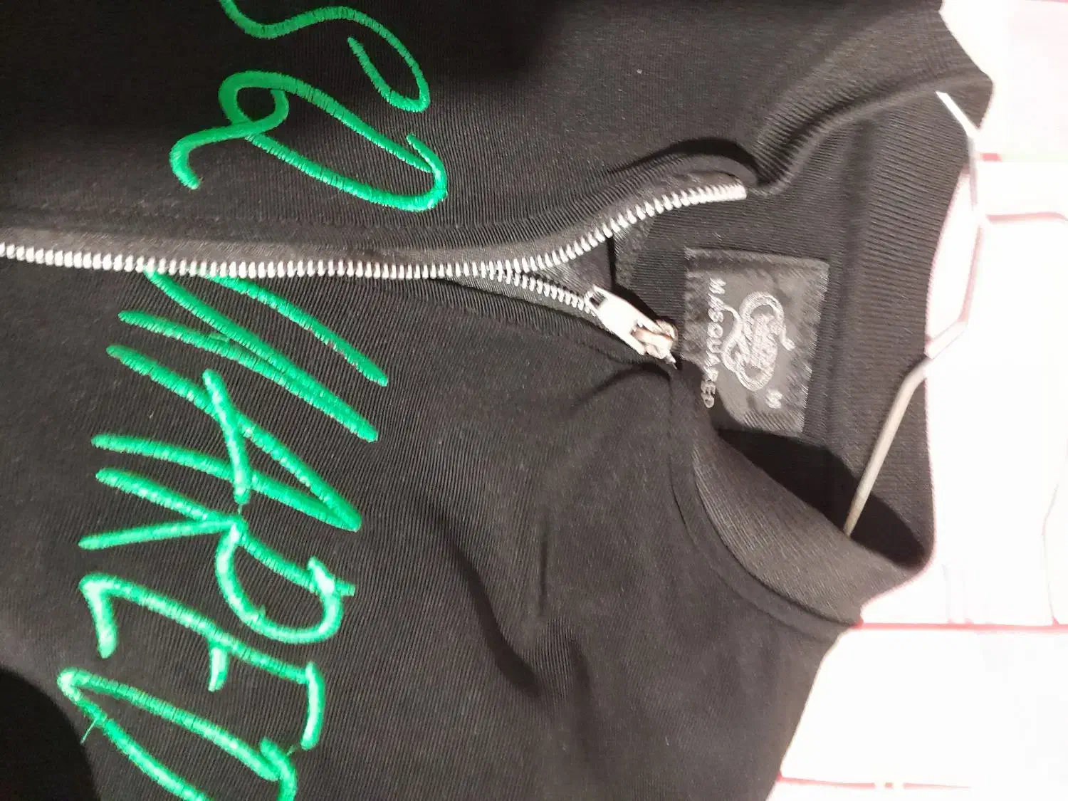 کاپشن|لباس|تهران, والفجر (افسریه)|دیوار