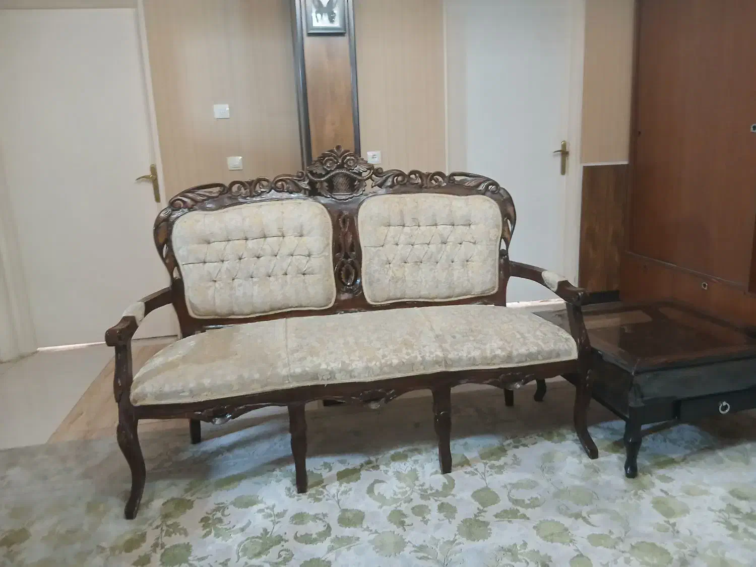 مبل سلطنتی ۹ نفره چوب گردو تمیز|مبلمان خانگی و میز عسلی|اندیشه, اندیشه فاز ۳|دیوار