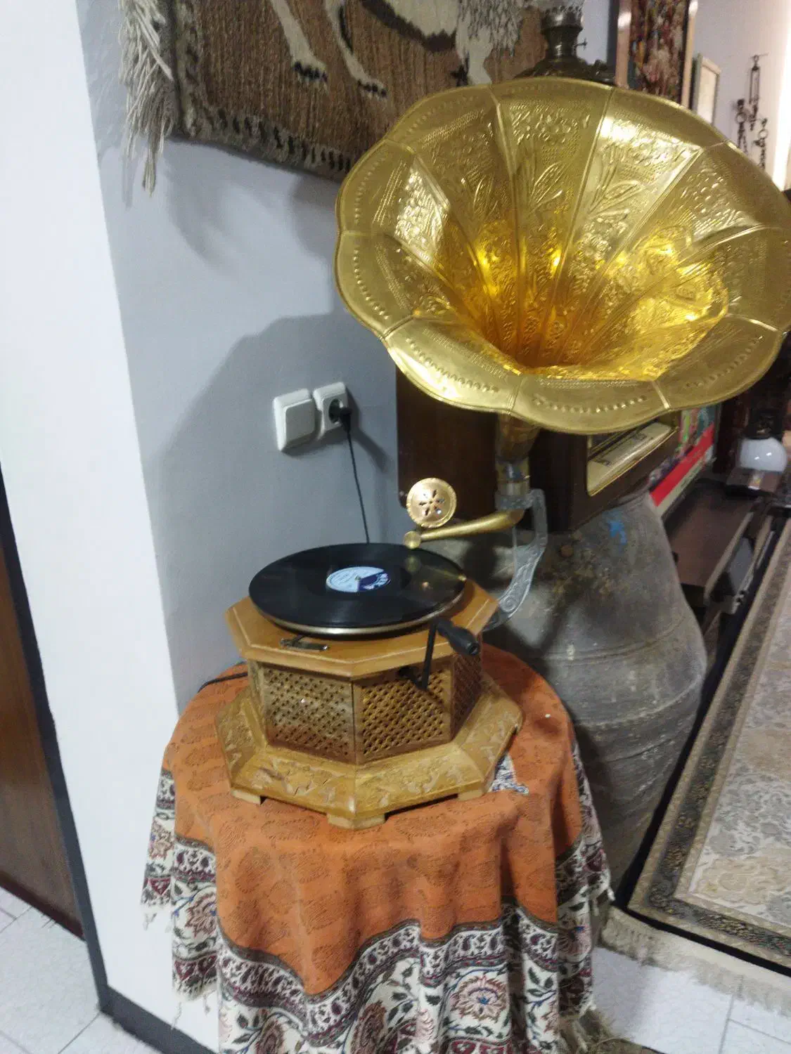 گرام هندلی|کلکسیون اشیاء عتیقه|شیراز, زند|دیوار