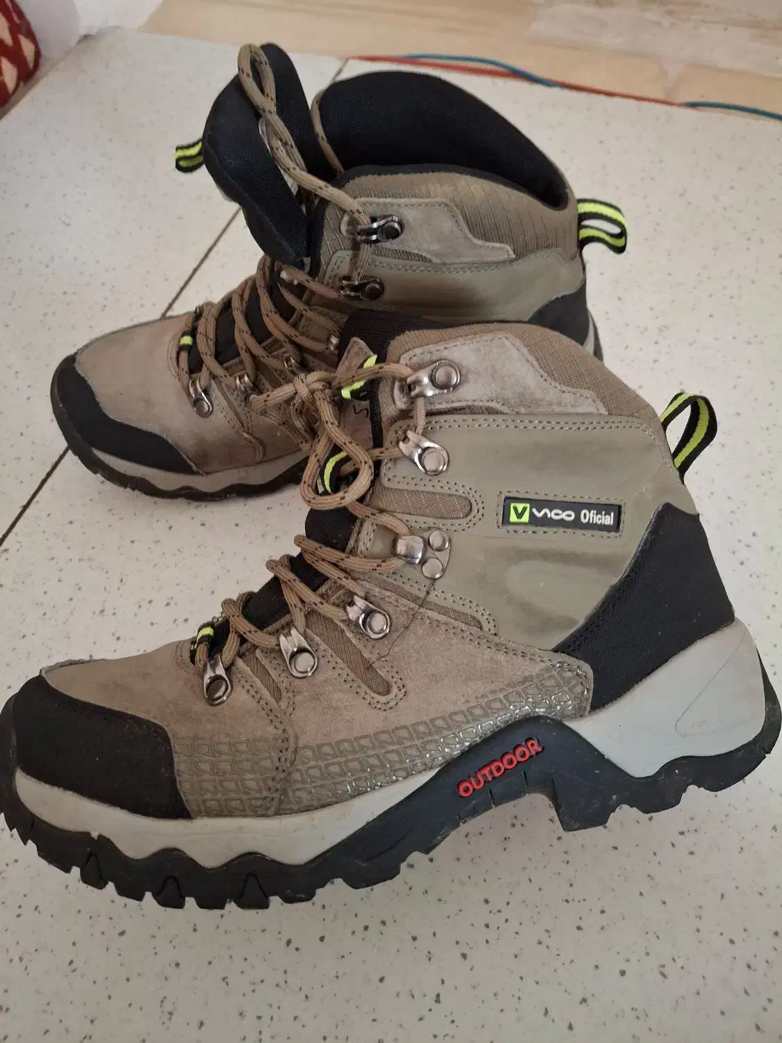 پوتین|کیف، کفش، کمربند|رشت, پل تالشان|دیوار