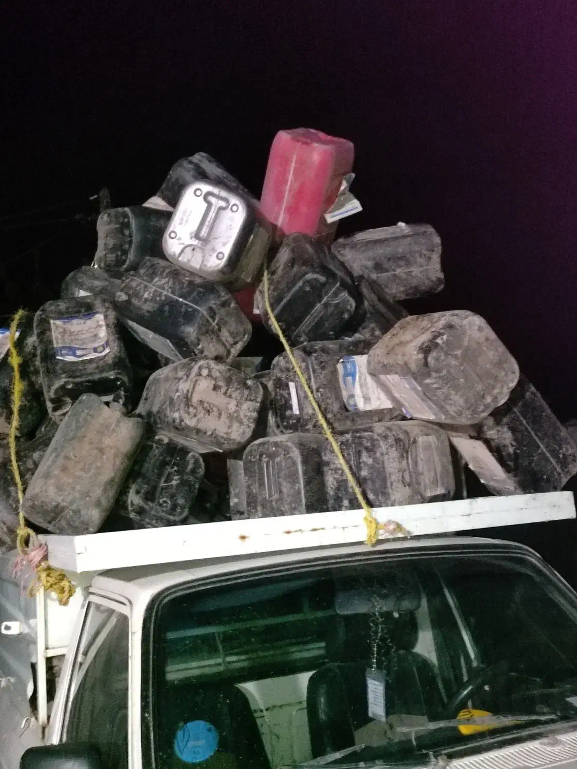 دبه بیست لیتری|ظروف نگهدارنده، پلاستیکی، یک‌بارمصرف|گالیکش, |دیوار