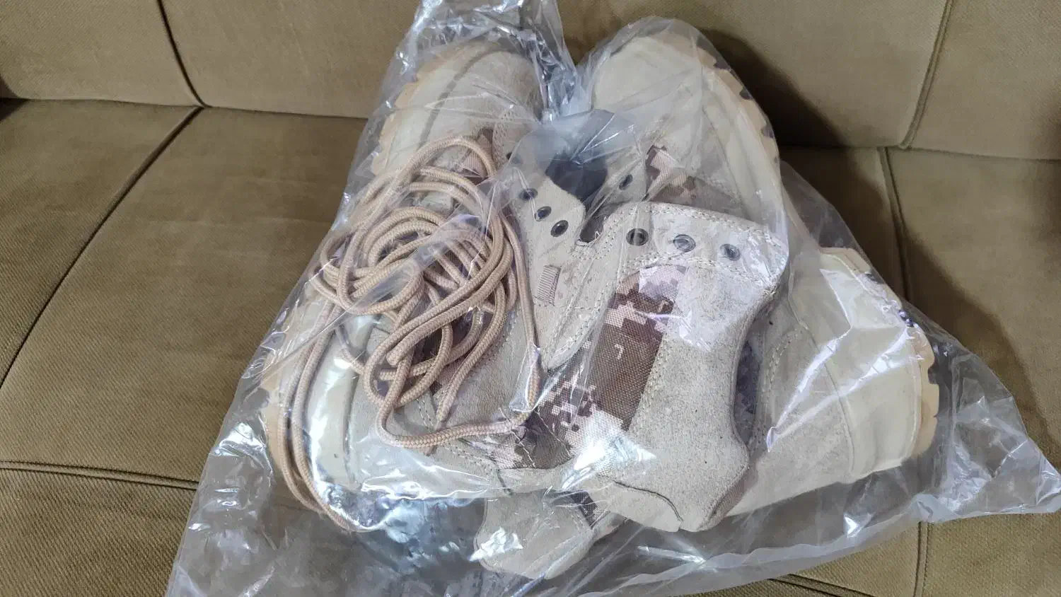 پوتین دیجیتال ۴۲|کیف، کفش، کمربند|لنگرود, |دیوار