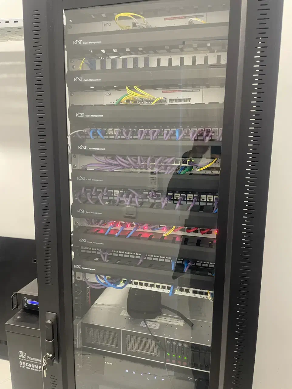 سرور hp با امنیت شبکه کامپیوتر فیبر دوربین سانترال|مودم و تجهیزات شبکه|مشهد, احمدآباد|دیوار