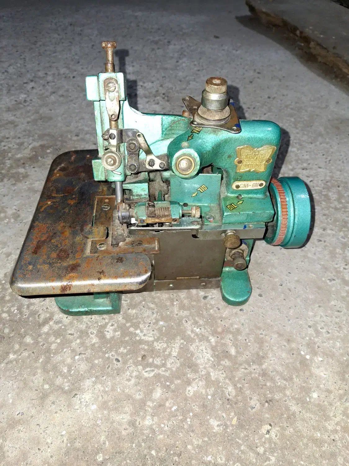 سردوز پروانه سالم و قابل استفاده|چرخ خیاطی و ریسندگی|رشت, فرزانه|دیوار