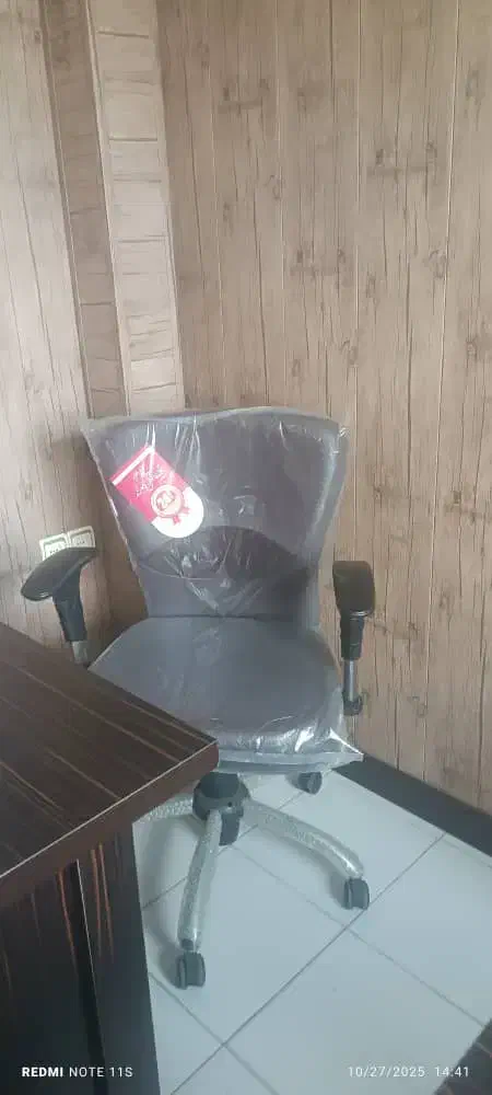 میز کار ترکیب ام دی اف و لمسه به همراه صندلی چرم|مبلمان اداری|لاهیجان, حاجی آباد|دیوار