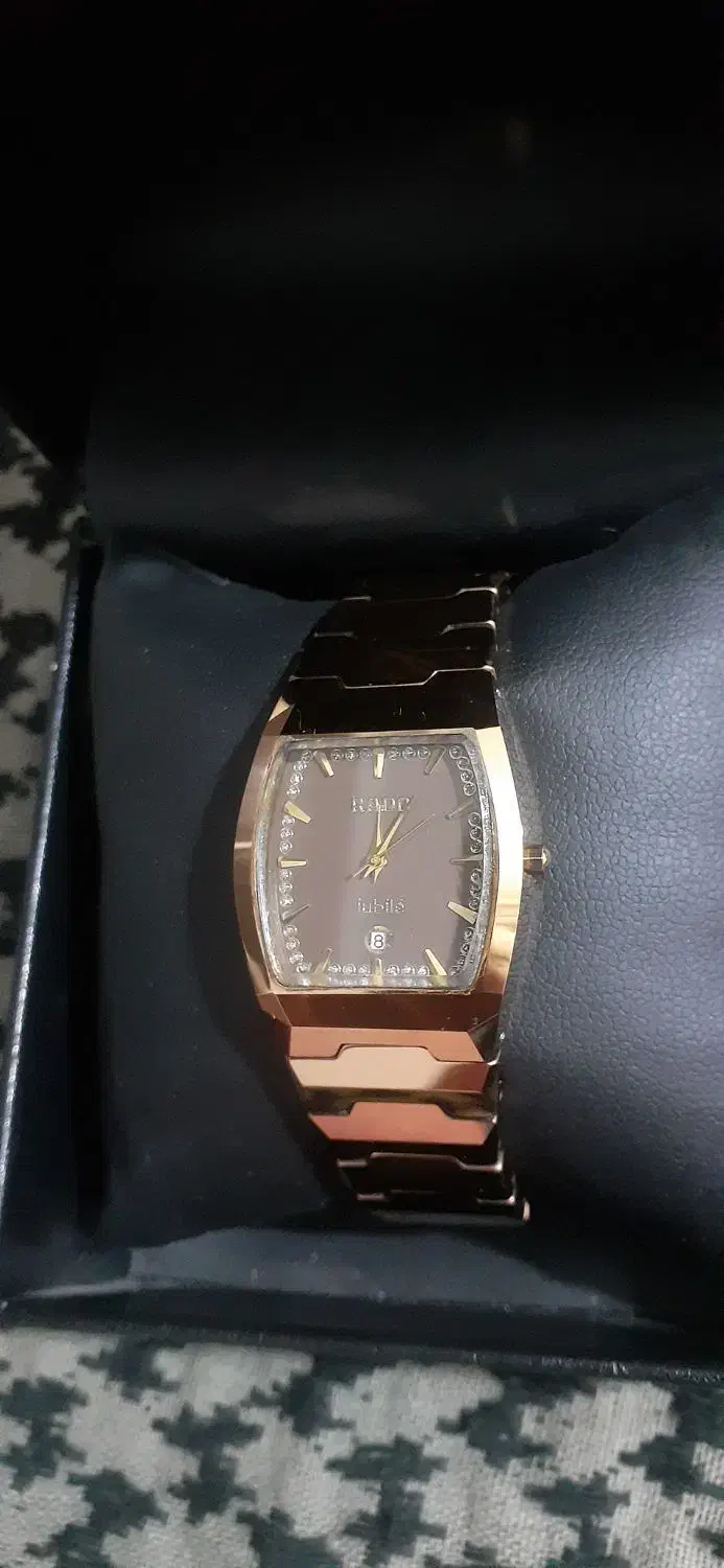 ساعت رادو|ساعت|قم, آذر (نکویی)|دیوار