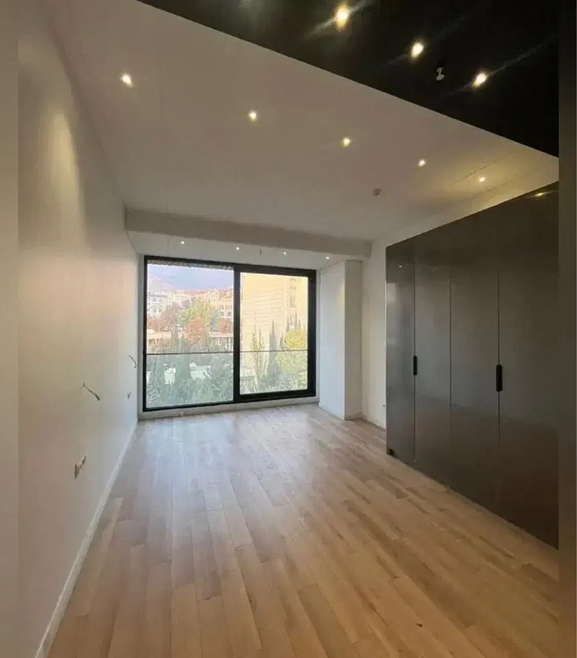 130متربرندومدرن/برج فاخرشهرک لاله/سه خواب/ویو ابدی