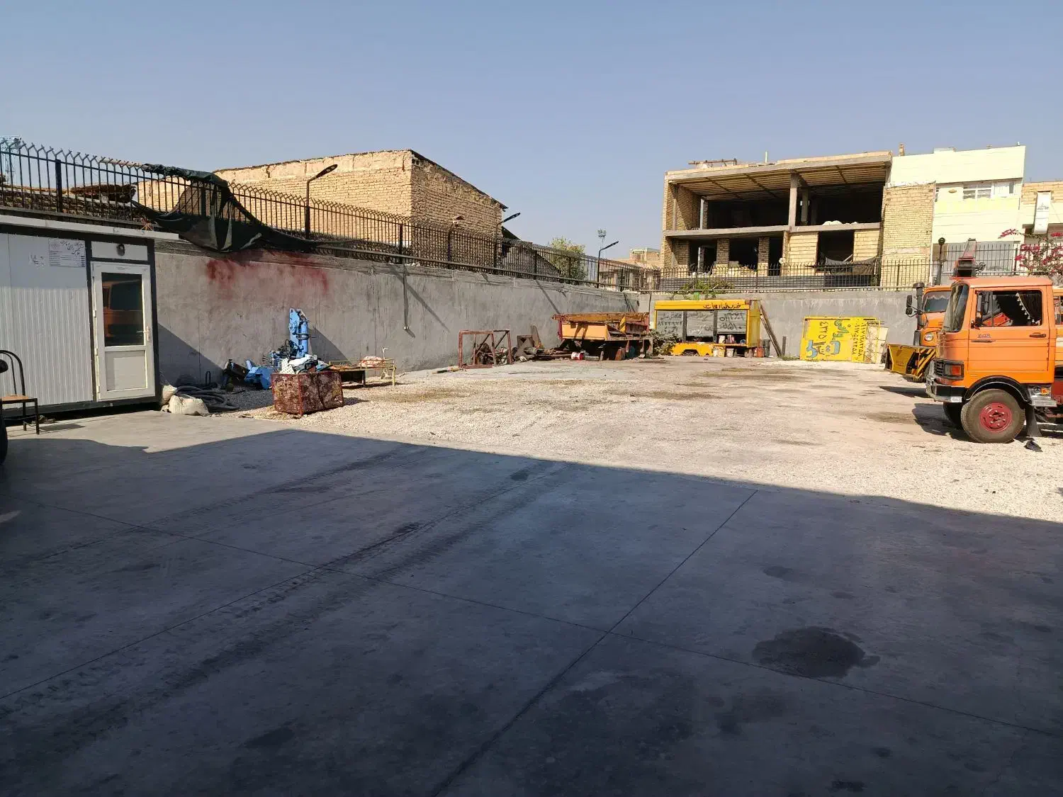 فروش گاراژ ۱۲۰۰متری کمربندی و مغازه ساختمان|فروش مغازه و غرفه|مرودشت, استادیوم‎|دیوار