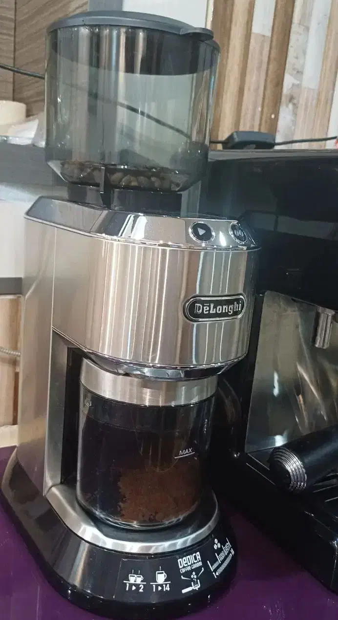 اسپرسوساز نیمه صنعتی جمیلای و آسیاب قهوه دلونگی|سماور، چای‌ساز، قهوه‌ساز|بهارستان, |دیوار