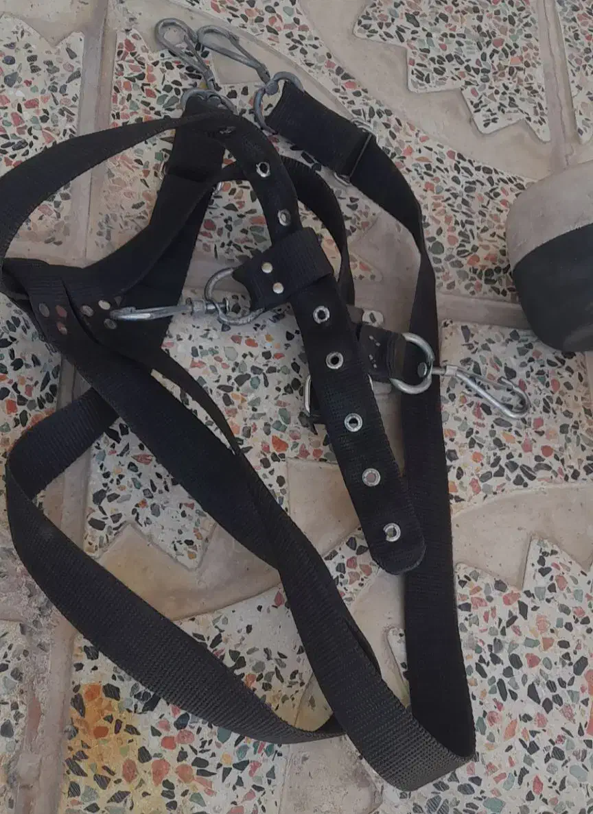 طبل|درام و پرکاشن|بشاریات, |دیوار