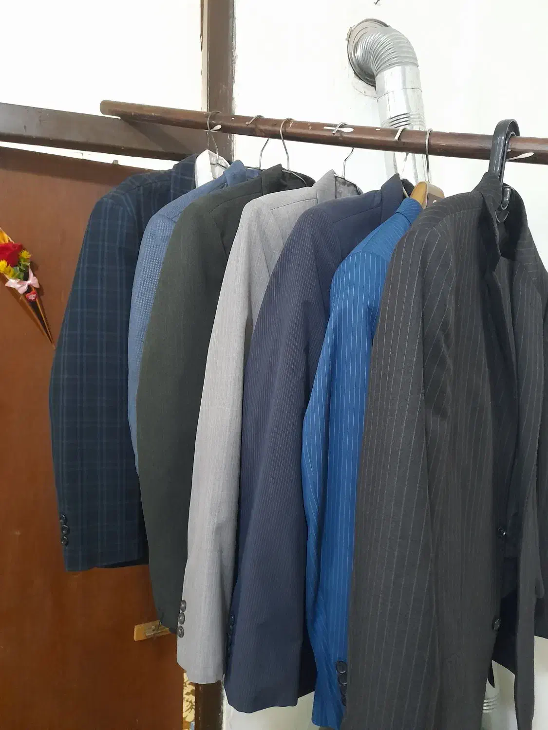 فروش تعدادی کت شلوار در حد نو|لباس|لاهیجان, خمیر کلایه|دیوار