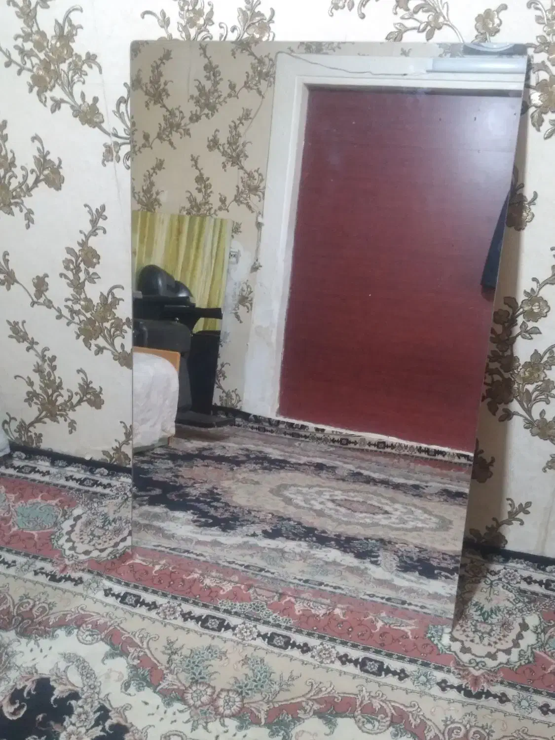 اینه|آینه|تهران, درب دوم|دیوار