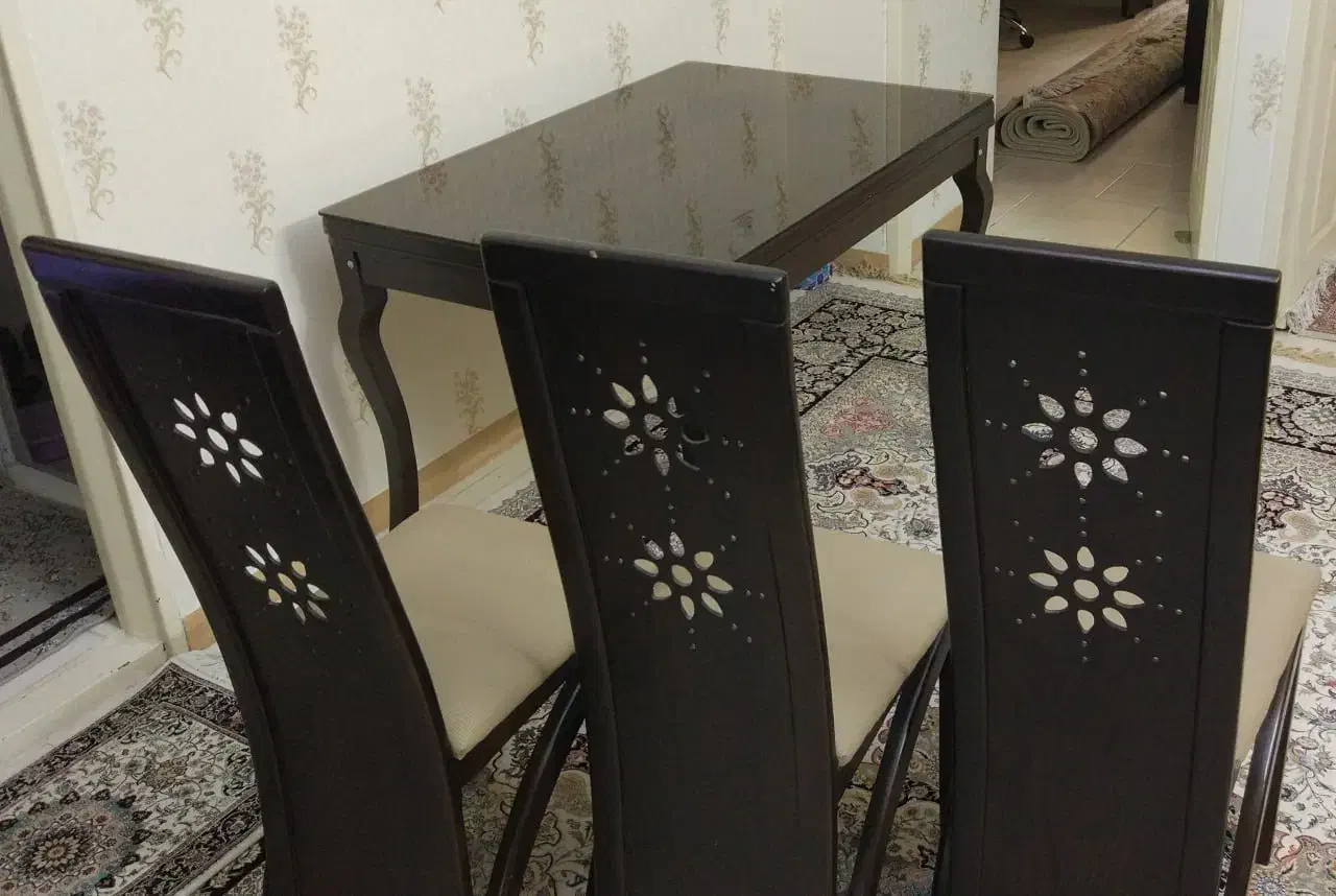 ناهار خوری ۴نفره + بوفه|میز و صندلی غذاخوری|تهران, تسلیحات|دیوار