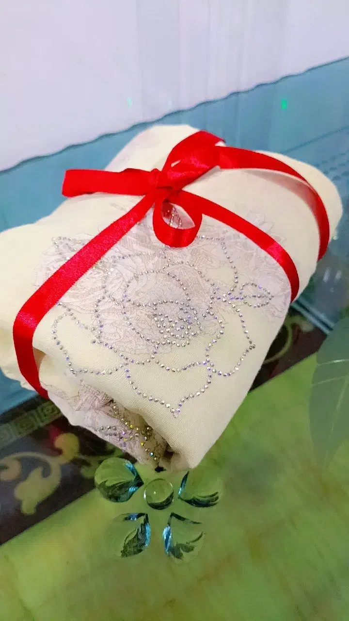 نگین کوبی یاس|لباس|قشم, |دیوار