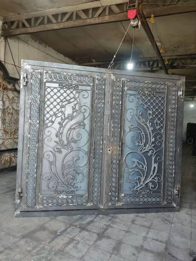 جوشکاری سیار درب و پنجره سازی در حیاط پارکینگ|خدمات پیشه و مهارت|بندر ماهشهر, |دیوار