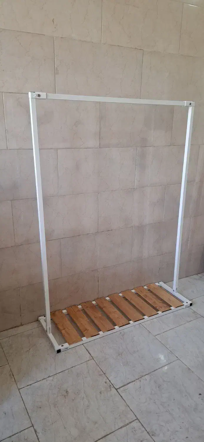 جالباسی سفید|بندرخت و رختآویز|گنبد کاووس, |دیوار