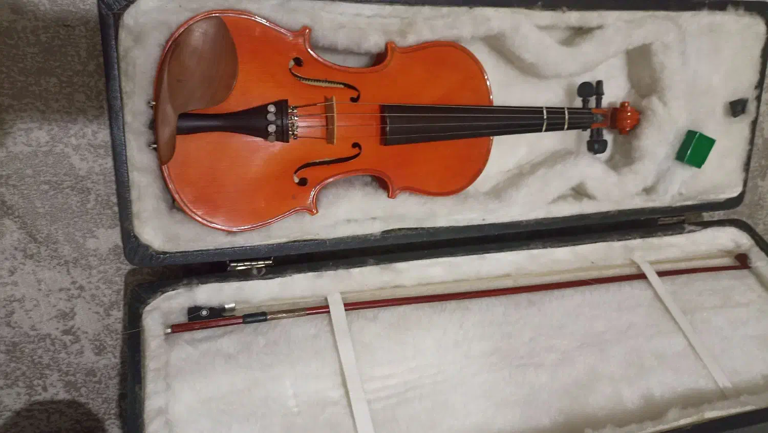 ویلون نو|ویولن|تهران, تسلیحات|دیوار