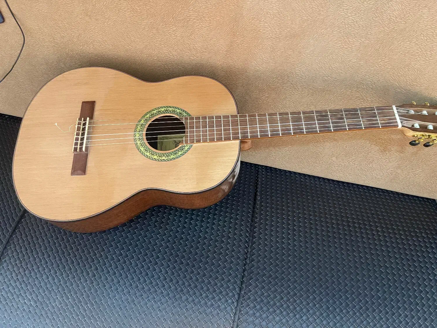 گیتار دست ساز استاد افشار|گیتار، بیس، امپلیفایر|قائن, |دیوار