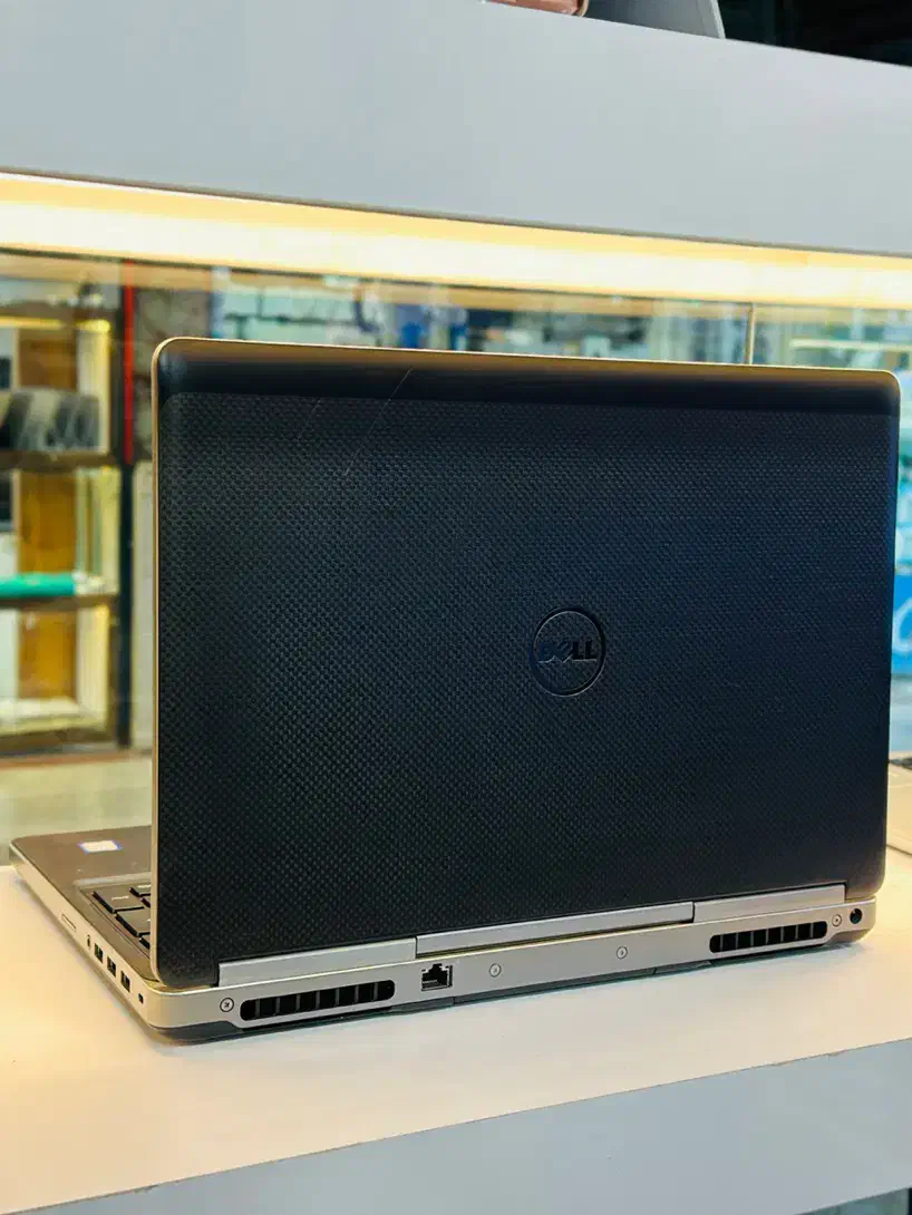 لپتاب مخصوص کارهایگرافیکی برند dell رم ۱۶ ۵۱۲ ssd|رایانه همراه|اهواز, نادری|دیوار