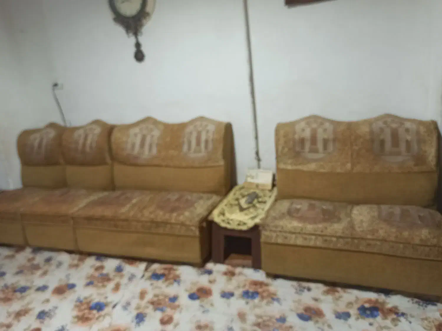 مبل هفت نفره دست دوم ولی تمیز|مبلمان خانگی و میز عسلی|رشت, سلیمانداراب|دیوار