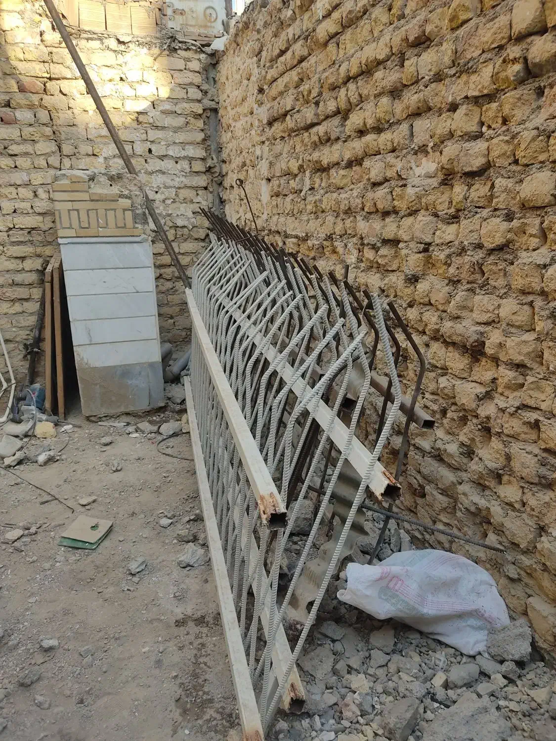 نرده حفاظ ۱۲متر تمیز|مصالح و تجهیزات ساختمان|قم, زنبیل آباد|دیوار