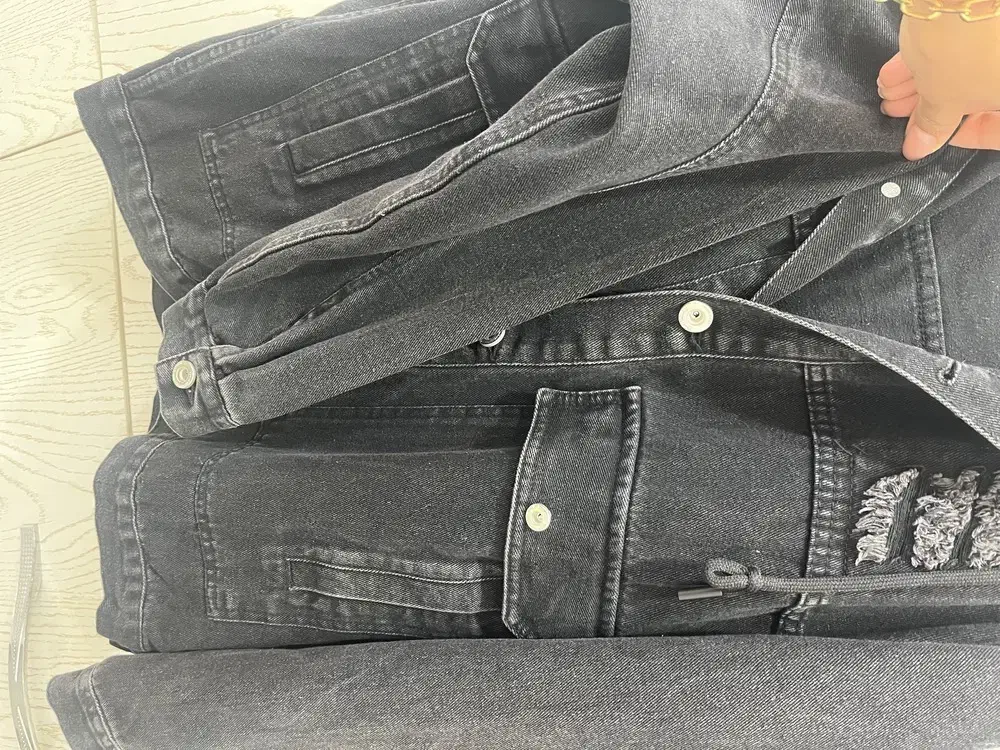 کت لی|لباس|نیشابور, شهرک قدس|دیوار