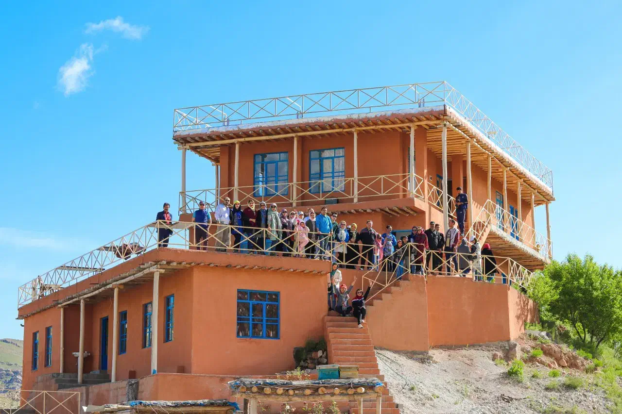 استخدام نیرو خدماتی برای مجموعه همراه مکان و خوراک|استخدام سرایداری و نظافت|گلبهار, شهر جدید گلبهار|دیوار