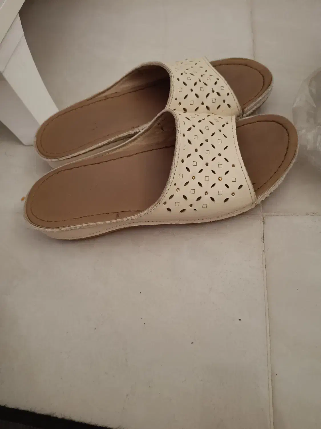 دمپایی طبی|کیف، کفش، کمربند|پرند, فاز ۰|دیوار