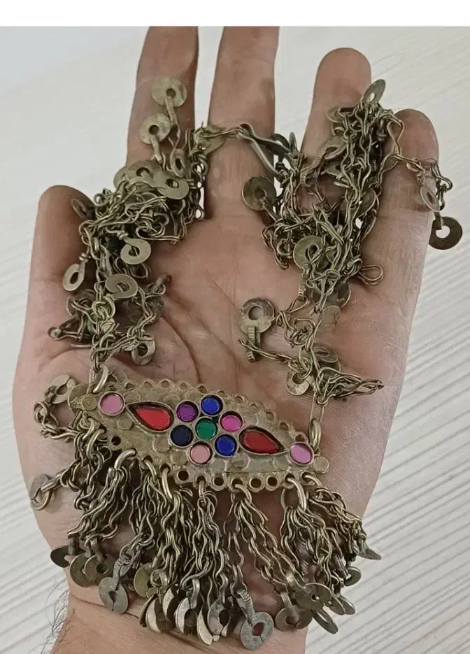 گردنی و دستبند های ورشو بسیار قدیمی|کلکسیون اشیاء عتیقه|دماوند, گیلاوند|دیوار