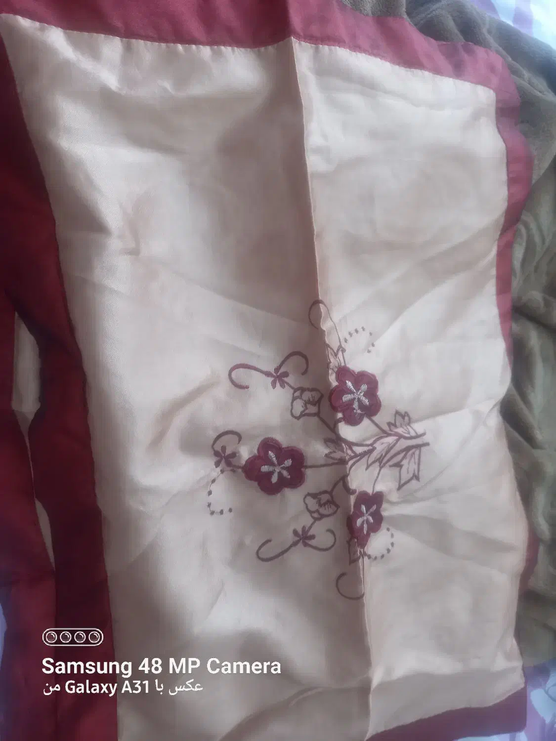 رو بالشت|رختخواب، بالش، پتو|گلبهار, شهر جدید گلبهار|دیوار