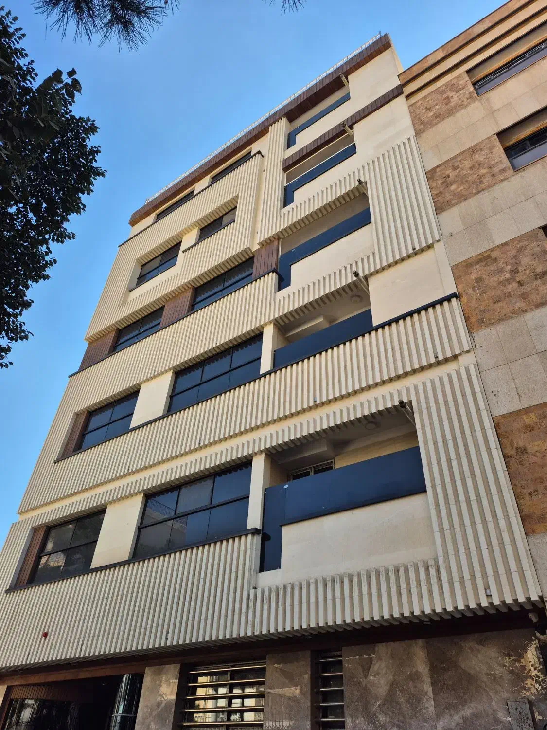 آپارتمان ۲۵۰متری لوکس کلید نخورده با جکوزی،خ لاهور|فروش آپارتمان|اصفهان, مفتح|دیوار