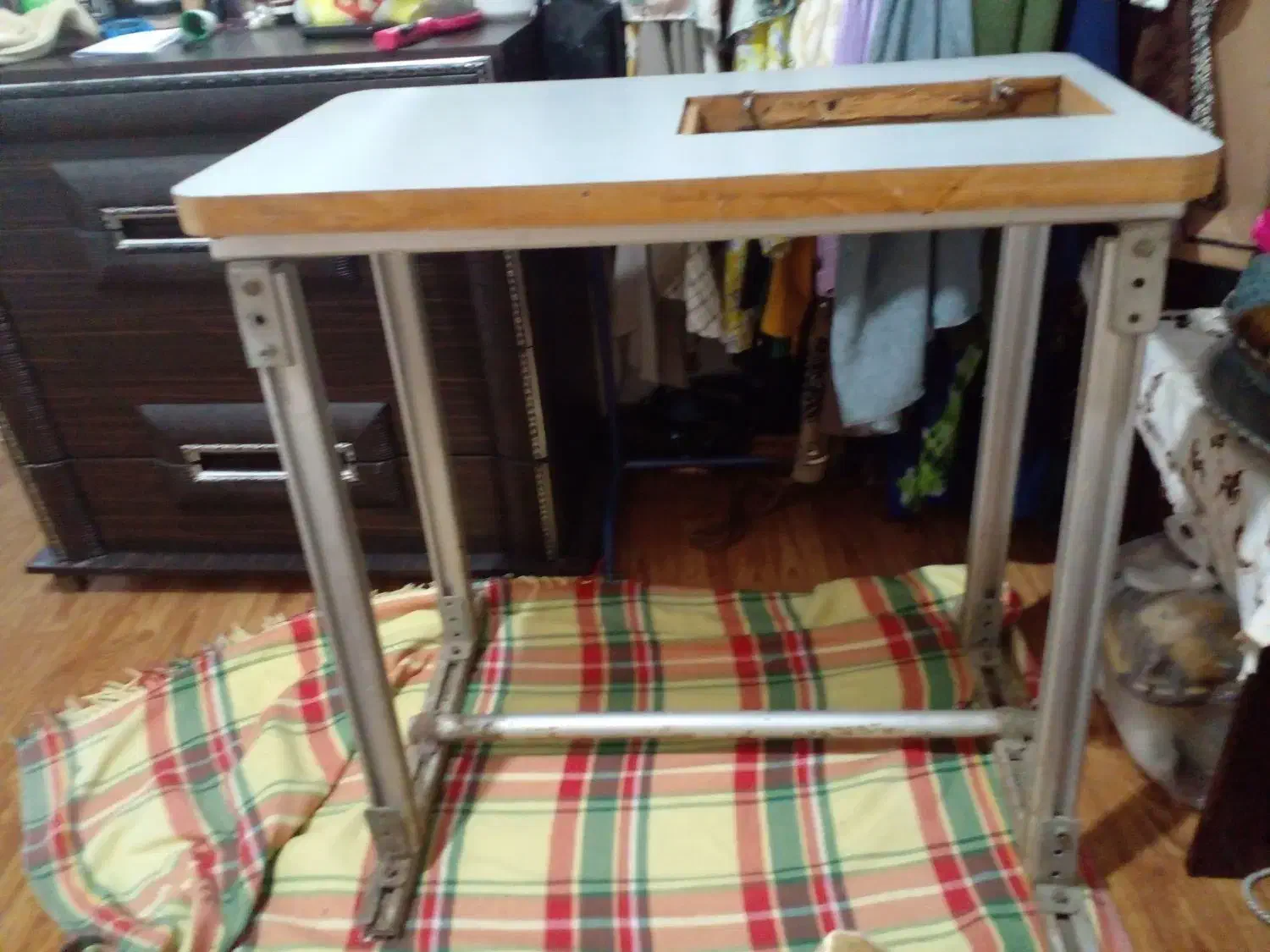 میز چرخ خیاطی|چرخ خیاطی و ریسندگی|ساری, |دیوار