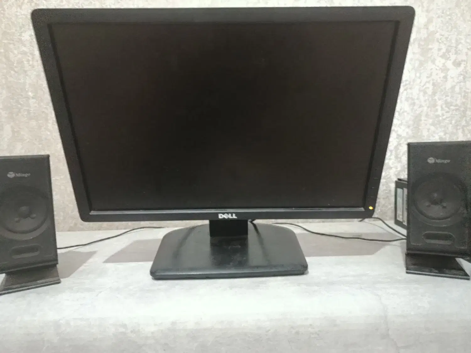 یک عدد مانیتور به همراه دو عدد باند.19اینچ سالم|رایانه رومیزی|بندرعباس, |دیوار