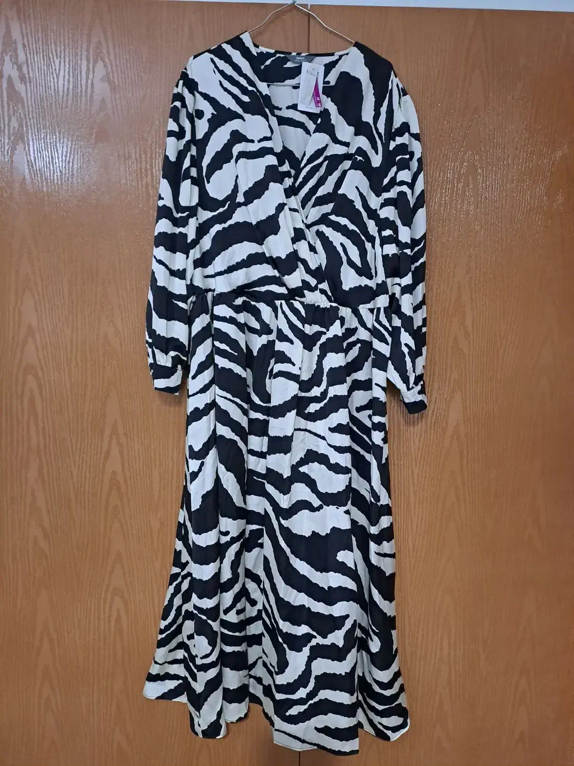 پیراهن زنانه|لباس|ورامین, ورامین|دیوار